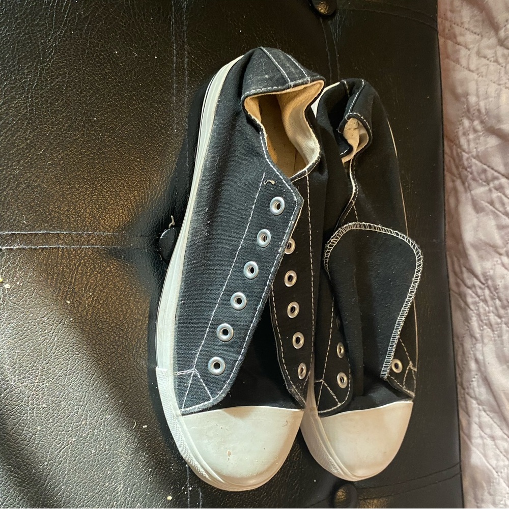 Black sneakers size 11